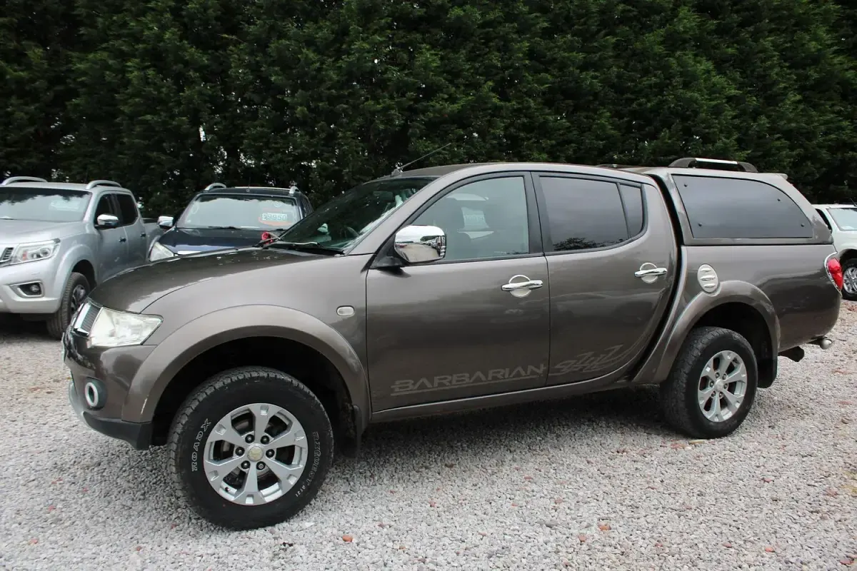 Used Mitsubishi L200 178 HP (130 kW) 2012 Brown Pickup