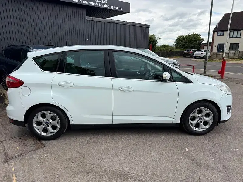 Begagnad Ford C-MAX Zetec 125 HK (91 kW) 2015 Vit Minibuss