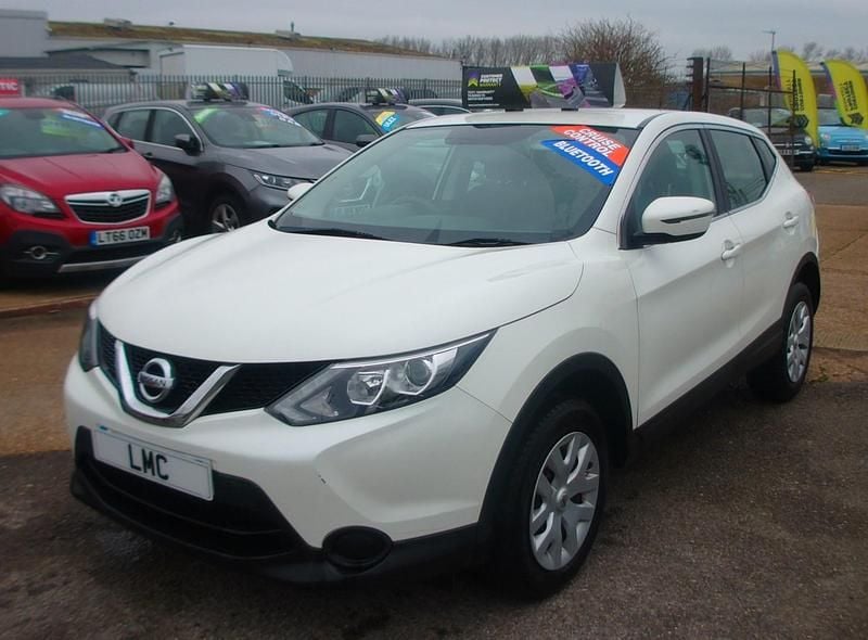Used Nissan Qashqai Visia 2016 White SUV