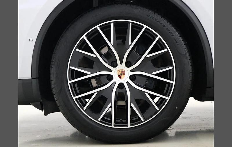 Used Porsche Macan 261 kW (355 HP) 2025 Grey SUV