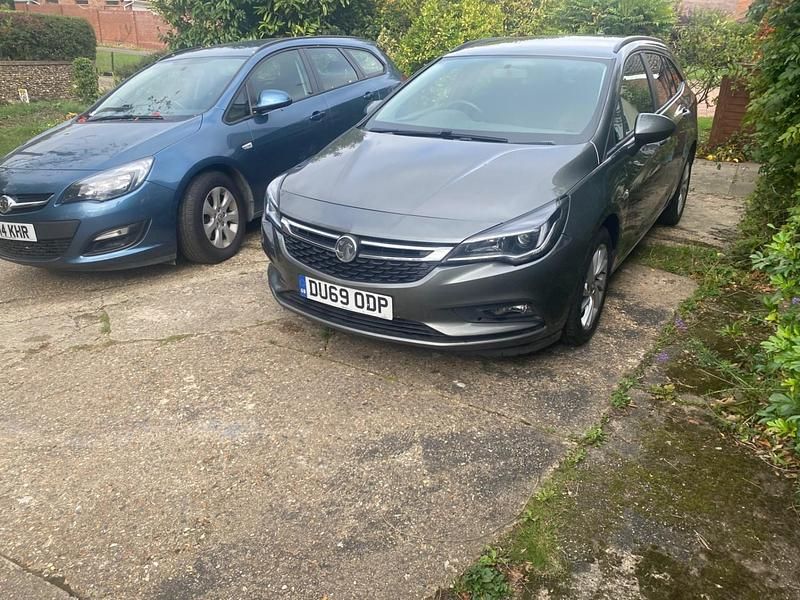 Second-hand Vauxhall Astra 110 CP (80 kW) 2019 Gri Break