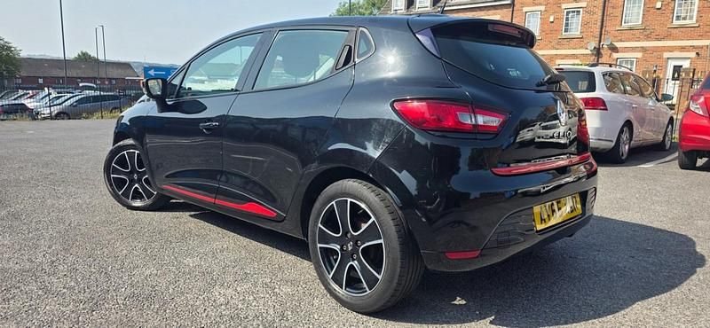 Black Used 2015 Renault Clio IV Dynamique Hatchback | £3,899 (Good price) - Image 1/4