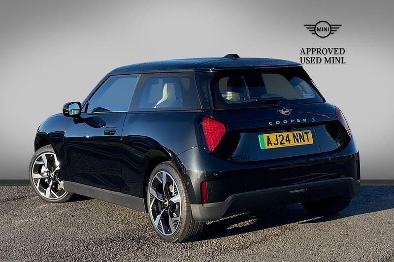 Used Mini Cooper SE Hatch 158 kW (215 HP) 2024 Black Hatchback