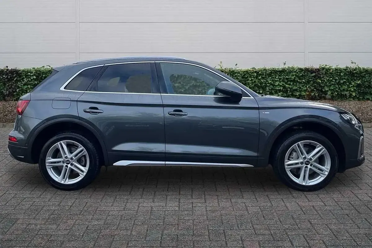 Used Audi Q5 S-Line 204 HP (150 kW) 2024 Grey SUV