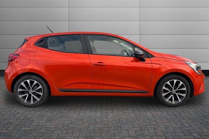 Used Renault Clio V Evolution 90 HP (66 kW) 2023 Orange Hatchback