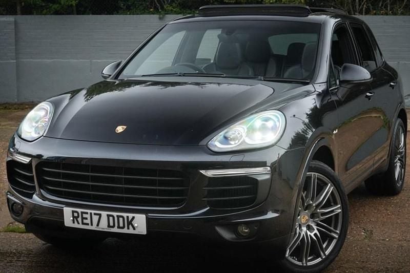 Used 2017 Porsche Cayenne Platinum Edition SUV | £21,499 (Fair price) - Image 1/1