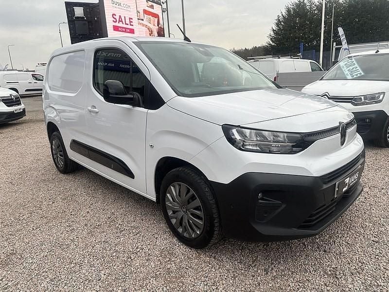 Usado Citroën Berlingo 101 HP (74 kW) 2024 Branco Monovolume
