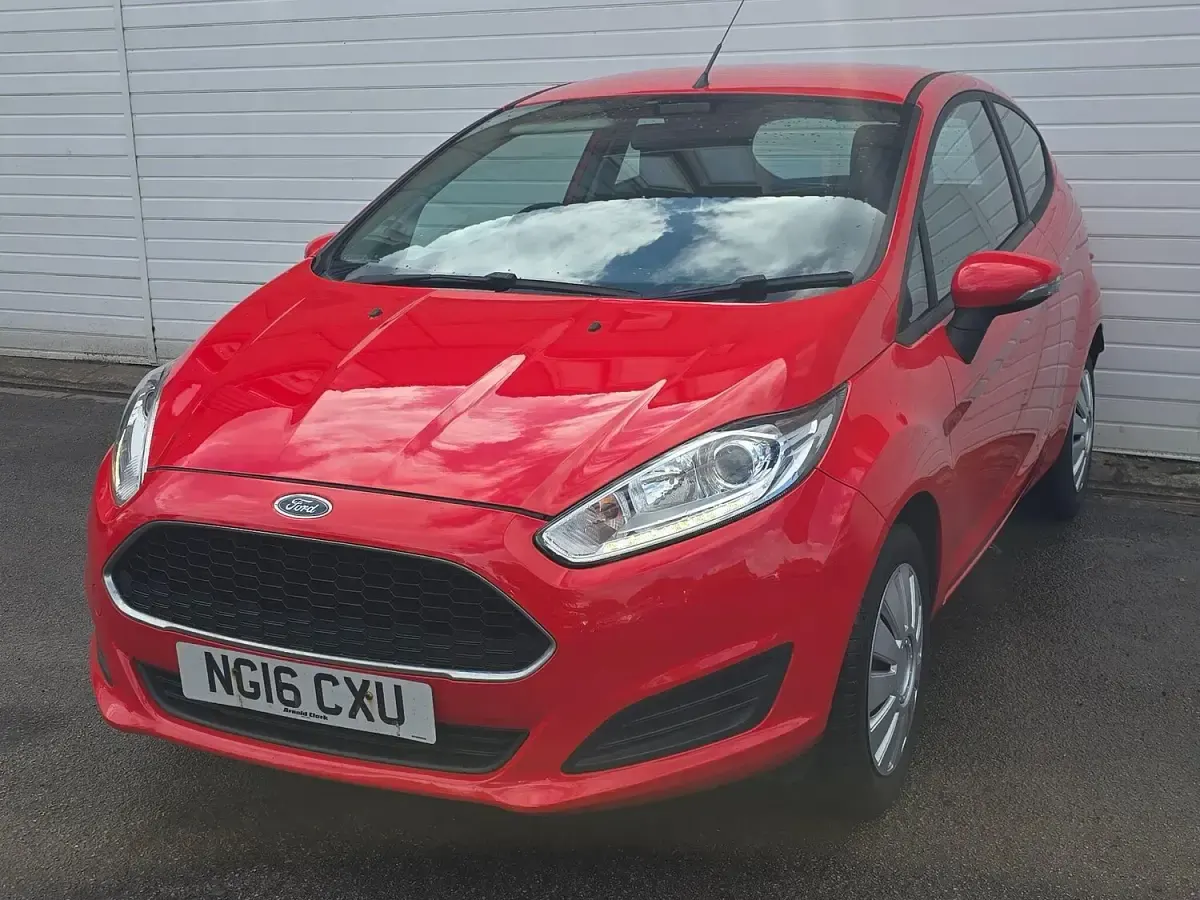 Used Ford Fiesta Style 82 HP (60 kW) 2016 Red Hatchback