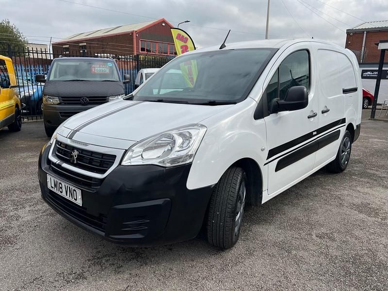 White Used 2018 Peugeot Partner S MPV | £5,490 (Expensive) - Image 1/4