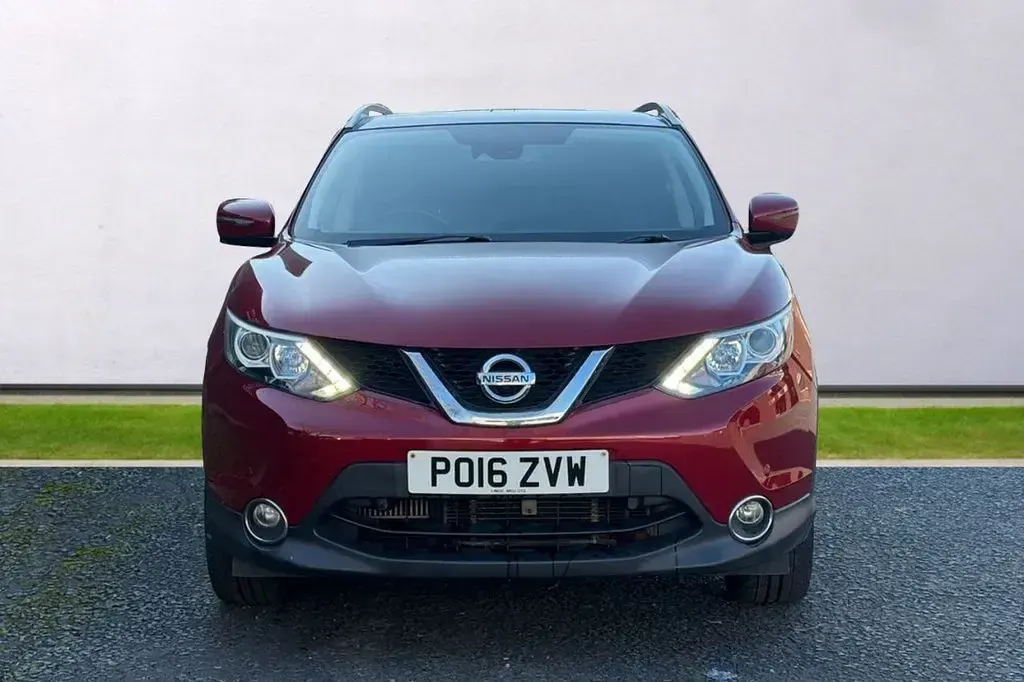 Usado Nissan Qashqai N-TEC 115 HP (84 kW) 2016 Vermelho SUV