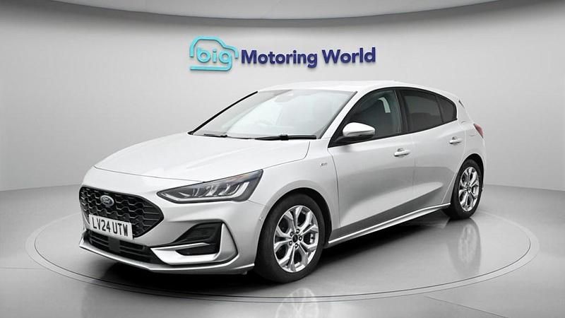 Used Ford Focus ST-Line 125 HP (91 kW) 2024 Silver Hatchback