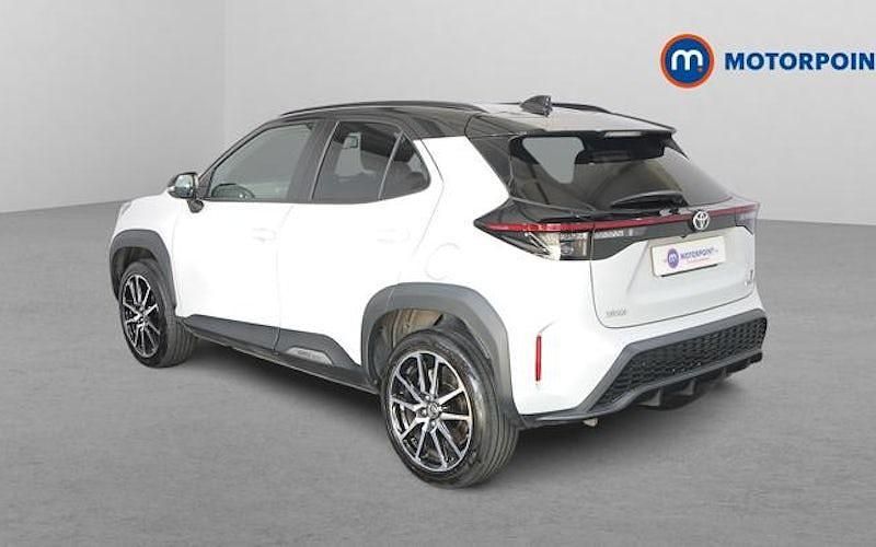 Used Toyota Yaris Hybrid Sport 116 HP (85 kW) 2023 White Estate