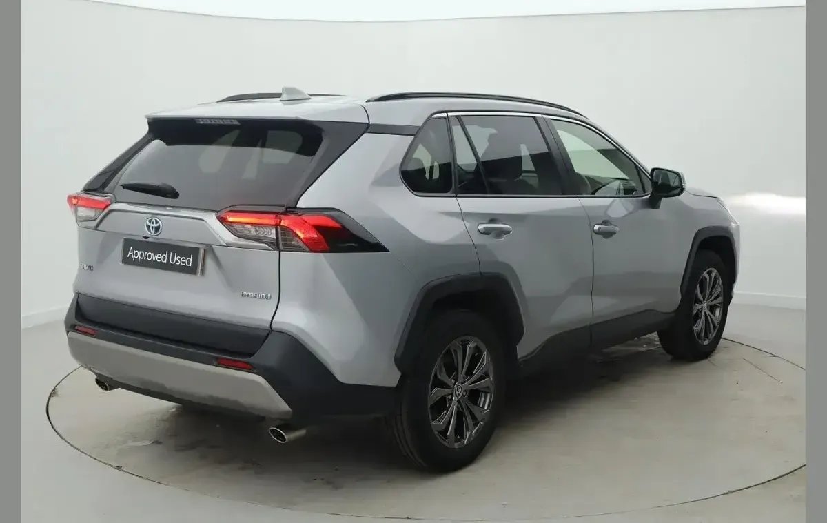 Used Toyota RAV4 Hybrid Design 214 HP (157 kW) 2022 Silver SUV