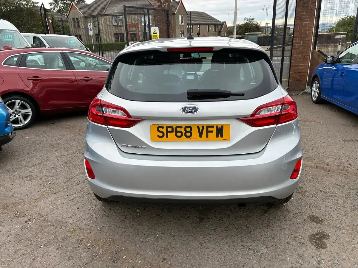 Used Ford Fiesta Zetec 100 HP (73 kW) 2018 Silver Hatchback
