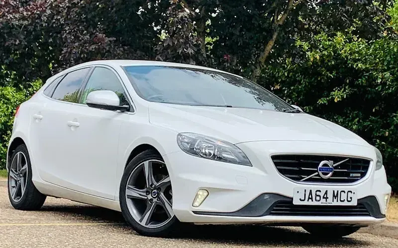 Used Volvo V40 R-Design 114 HP (83 kW) 2015 Hatchback