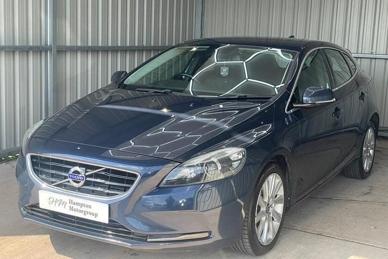 Used 2015 Volvo V40 SE Lux Estate | £5,490 (Good price) - Image 1/1