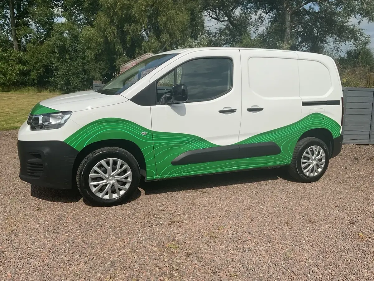 Used Citroën Berlingo 100 HP (73 kW) 2022 White MPV