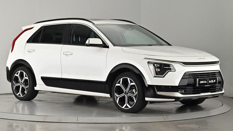 White Used 2022 Kia Niro 4 SUV | £24,250 (A bit pricey) - Image 1/4