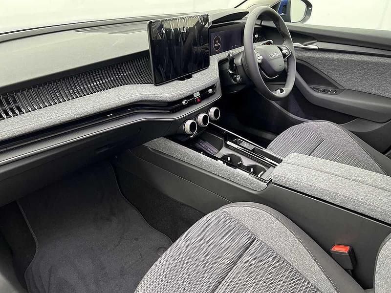 New Skoda Superb SE Technology 110 HP (80 kW) 2025 Cobalt blue metallic Hatchback