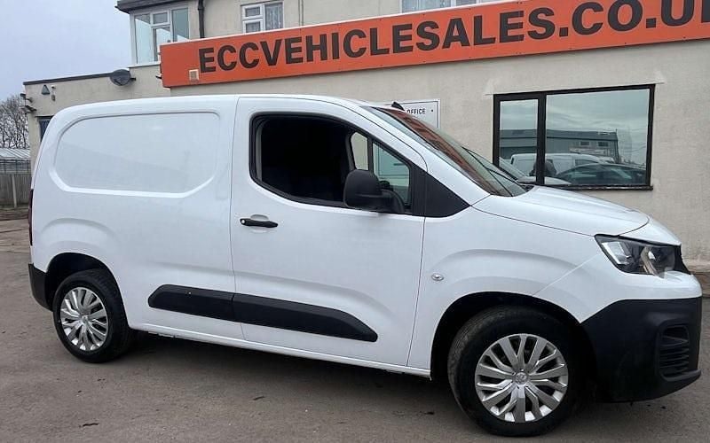 Used Peugeot Partner 102 HP (75 kW) 2021 White MPV