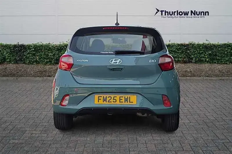 Used Hyundai i10 Advanced 63 HP (46 kW) 2025 Green Hatchback