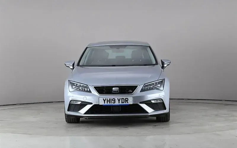 Usado Seat Leon FR 150 HP (110 kW) 2019 Prateado Citadino