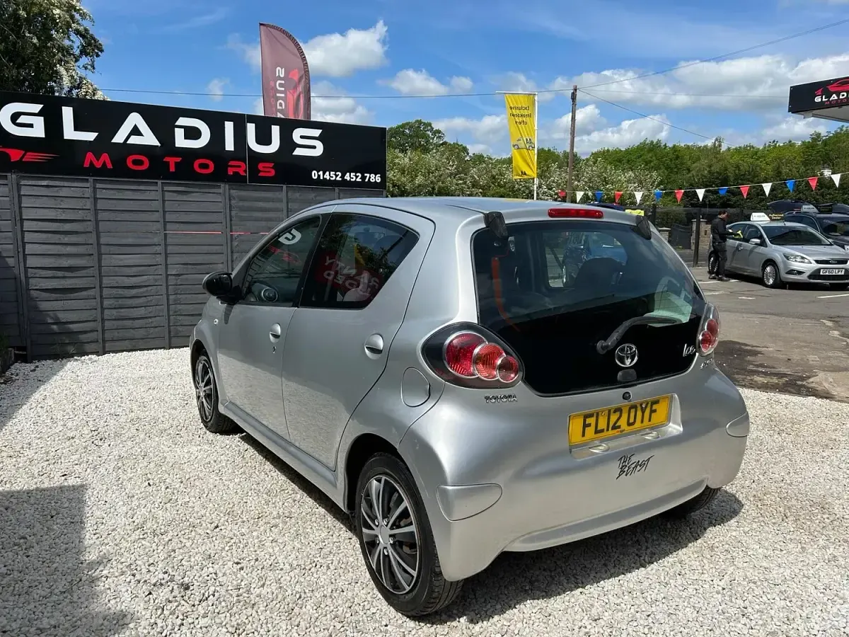Usado Toyota Aygo 2012 Prateado Citadino