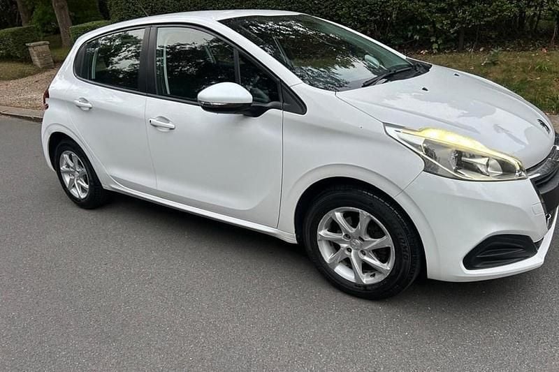 White Used 2015 Peugeot 208 Active Hatchback | £2,395 (Good price) - Image 1/1