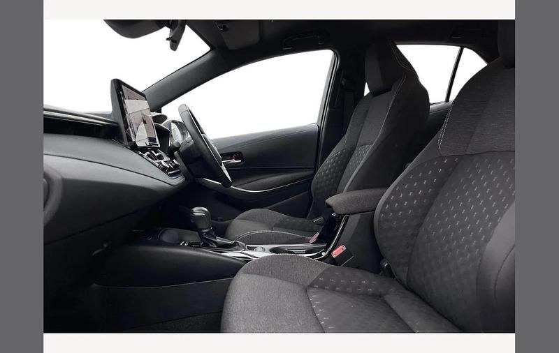 Used Toyota Corolla 140 HP (102 kW) 2023 White Hatchback