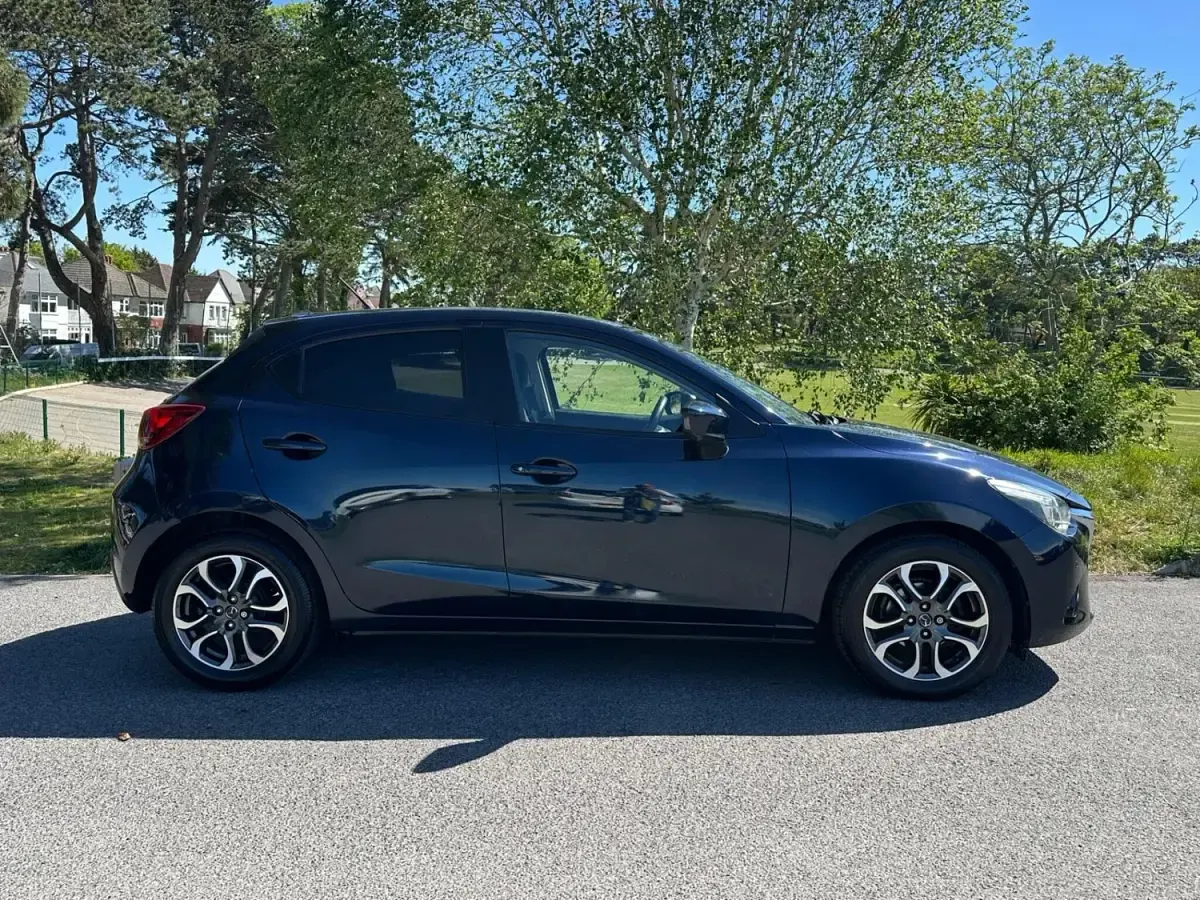 Usado Mazda 2 Inclusive 2016 Azul Citadino