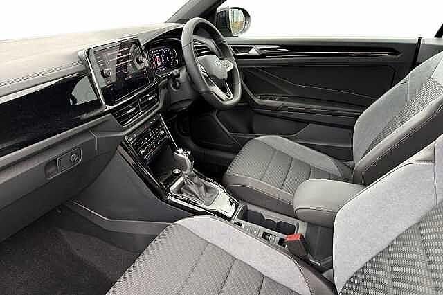 New VW T-Roc R-line 150 HP (110 kW) 2025 Deep black SUV