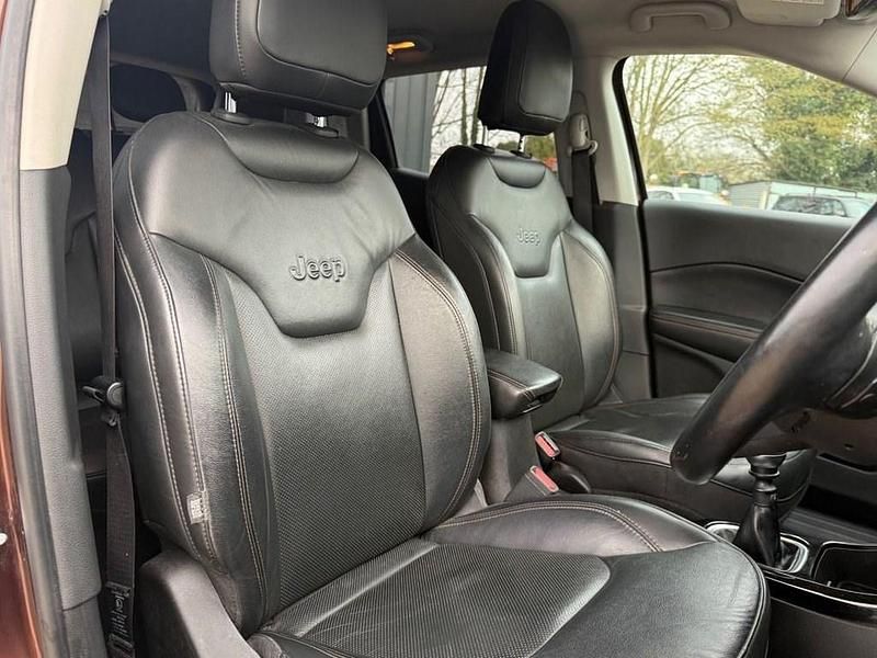 Begagnad Jeep Compass Limited 120 HK (88 kW) 2019 Brun SUV