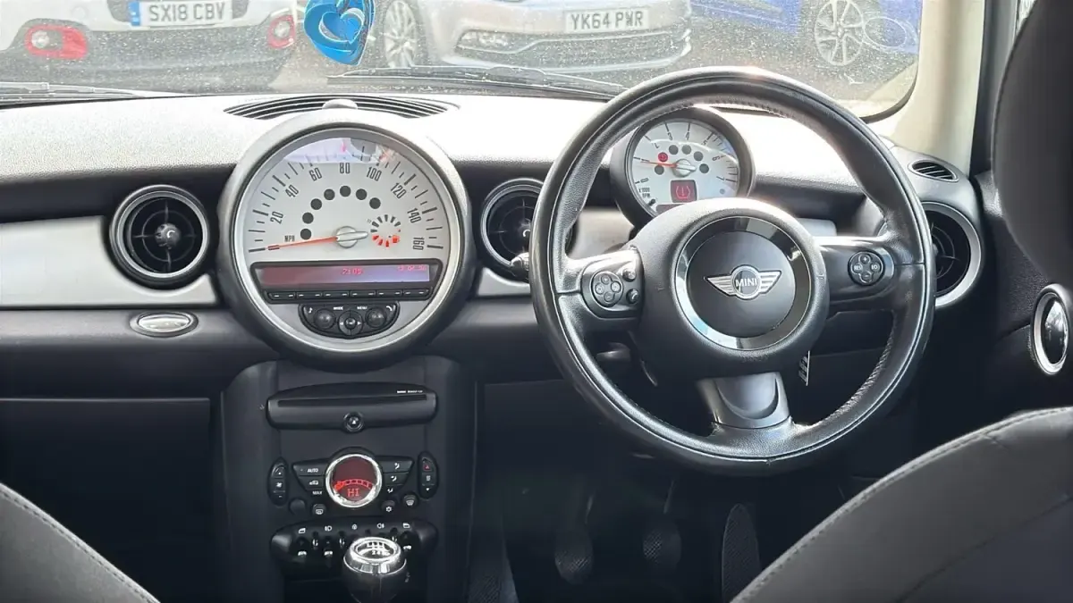 Usado Mini Cooper D Hatch 2011 Prateado Citadino