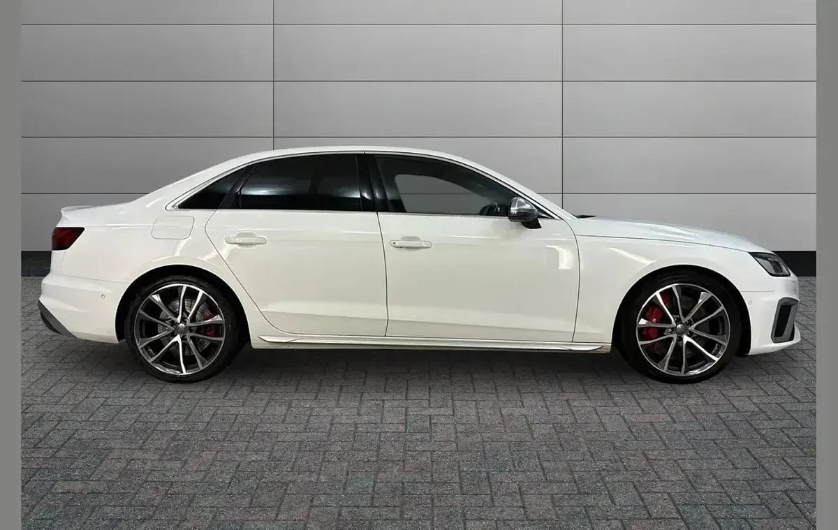 Used Audi A4 Design 341 HP (250 kW) 2019 White Sedan