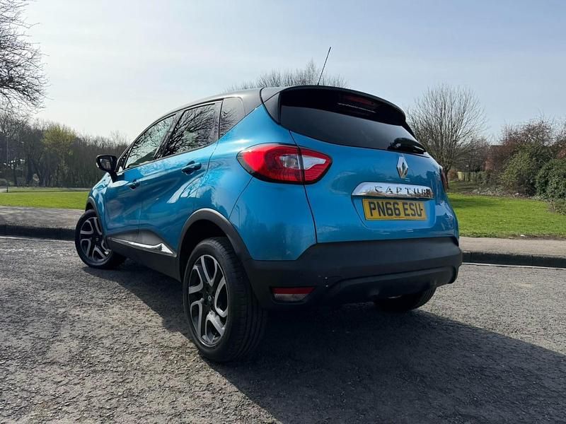Used Renault Captur Dynamique 90 HP (66 kW) 2016 Blue SUV