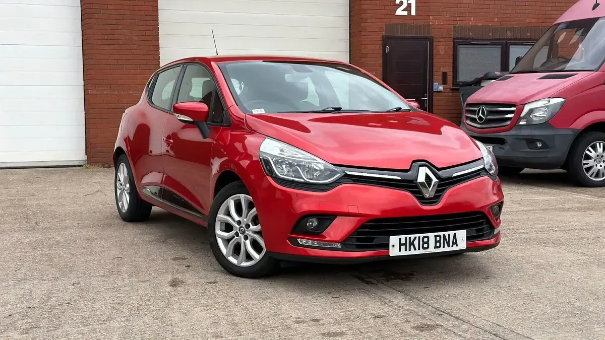 Used Renault Clio IV Dynamique 2018 Red Hatchback
