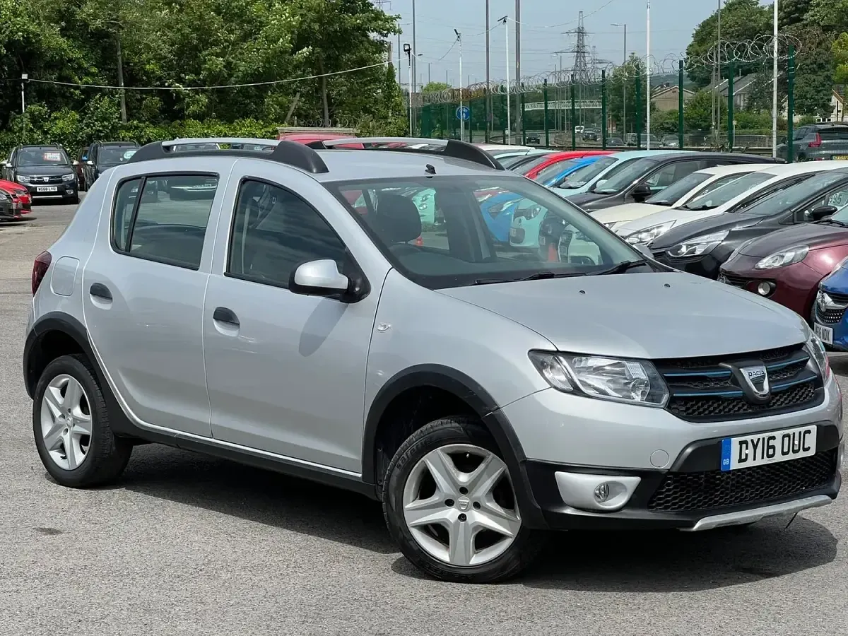 Used Dacia Sandero Lauréate 90 HP (66 kW) 2016 Silver Hatchback