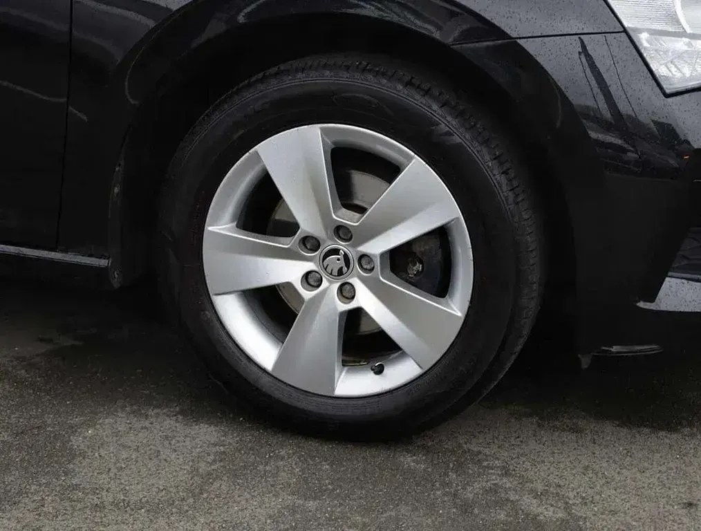 Usado Skoda Scala SE 108 CV (79 kW) 2021 Negro Utilitario