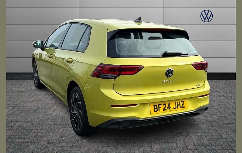 Used VW Golf VIII Life 147 HP (108 kW) 2024 Yellow Hatchback