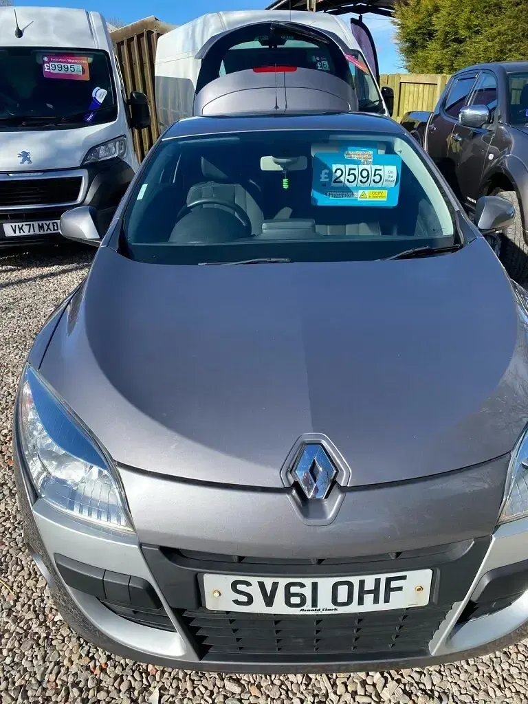 Used Renault Mégane Coupé Dynamique 110 HP (80 kW) 2011 Grey Coupe