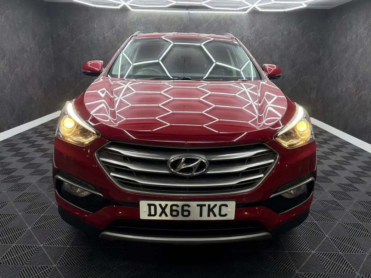Used Hyundai Santa Fe Premium 200 HP (147 kW) 2016 Red SUV