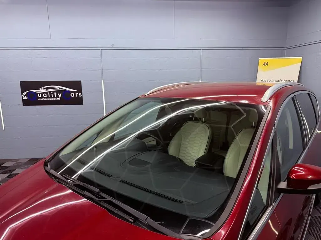 Used Ford S-MAX Vignale 240 HP (176 kW) 2016 Red MPV