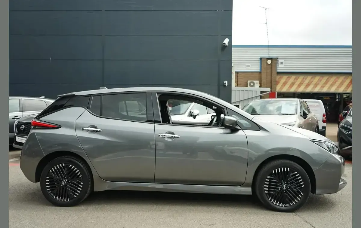 Used Nissan Leaf N-Connecta 160 kW (218 HP) 2022 Grey Hatchback