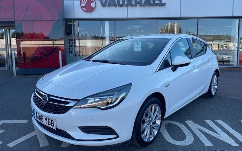 White Used 2018 Vauxhall Astra Hatchback | £7,998 (Fair price) - Image 1/4