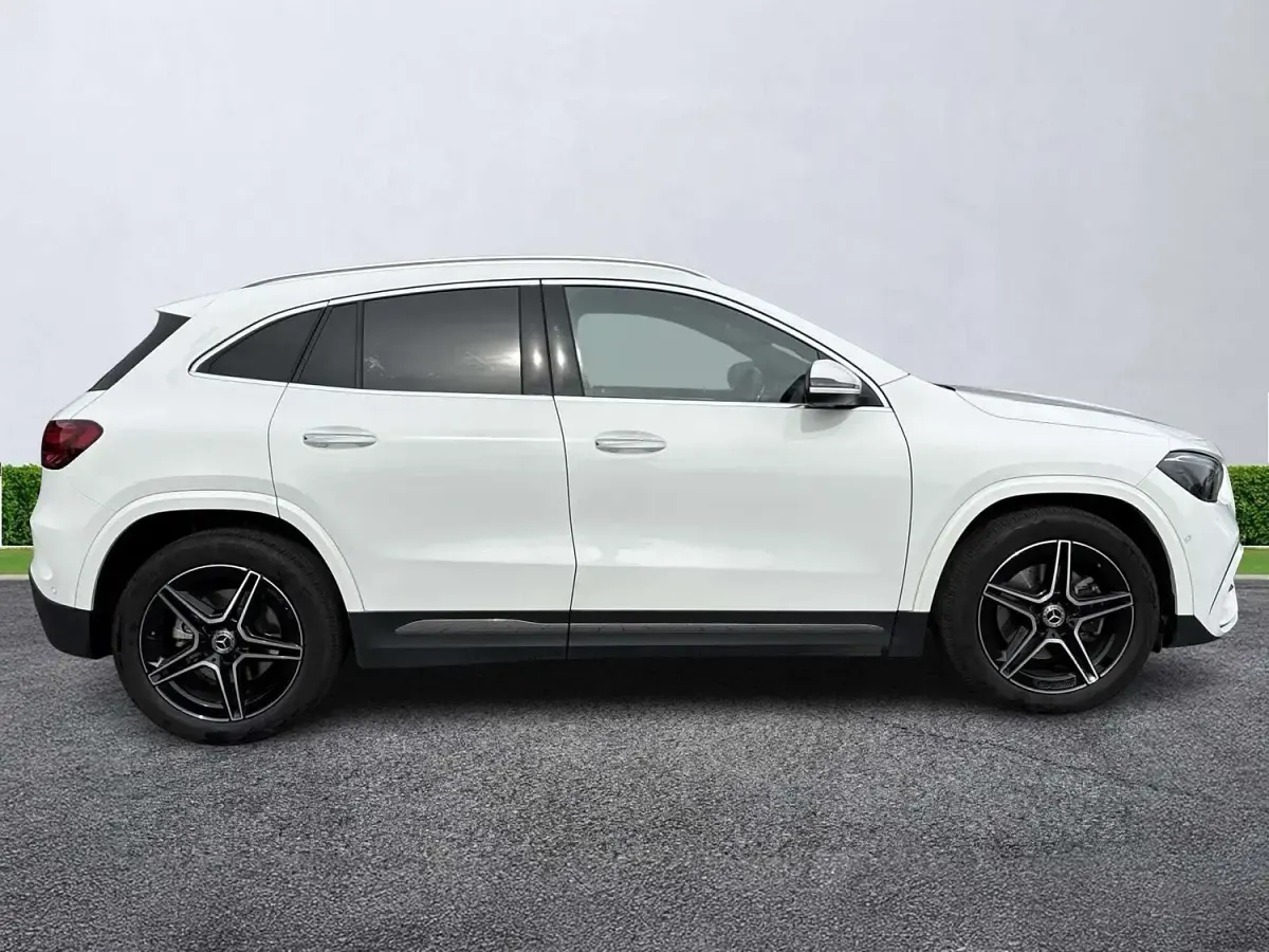 Used Mercedes GLA220 Executive 190 HP (139 kW) 2025 White SUV