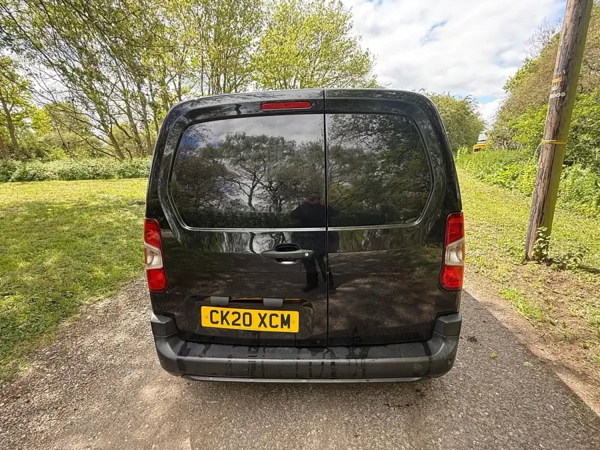 Używany Citroën Berlingo 2020 Czarny Minivan
