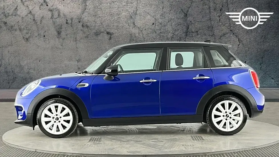 Used Mini Cooper Classic 134 HP (98 kW) 2019 Blue Hatchback