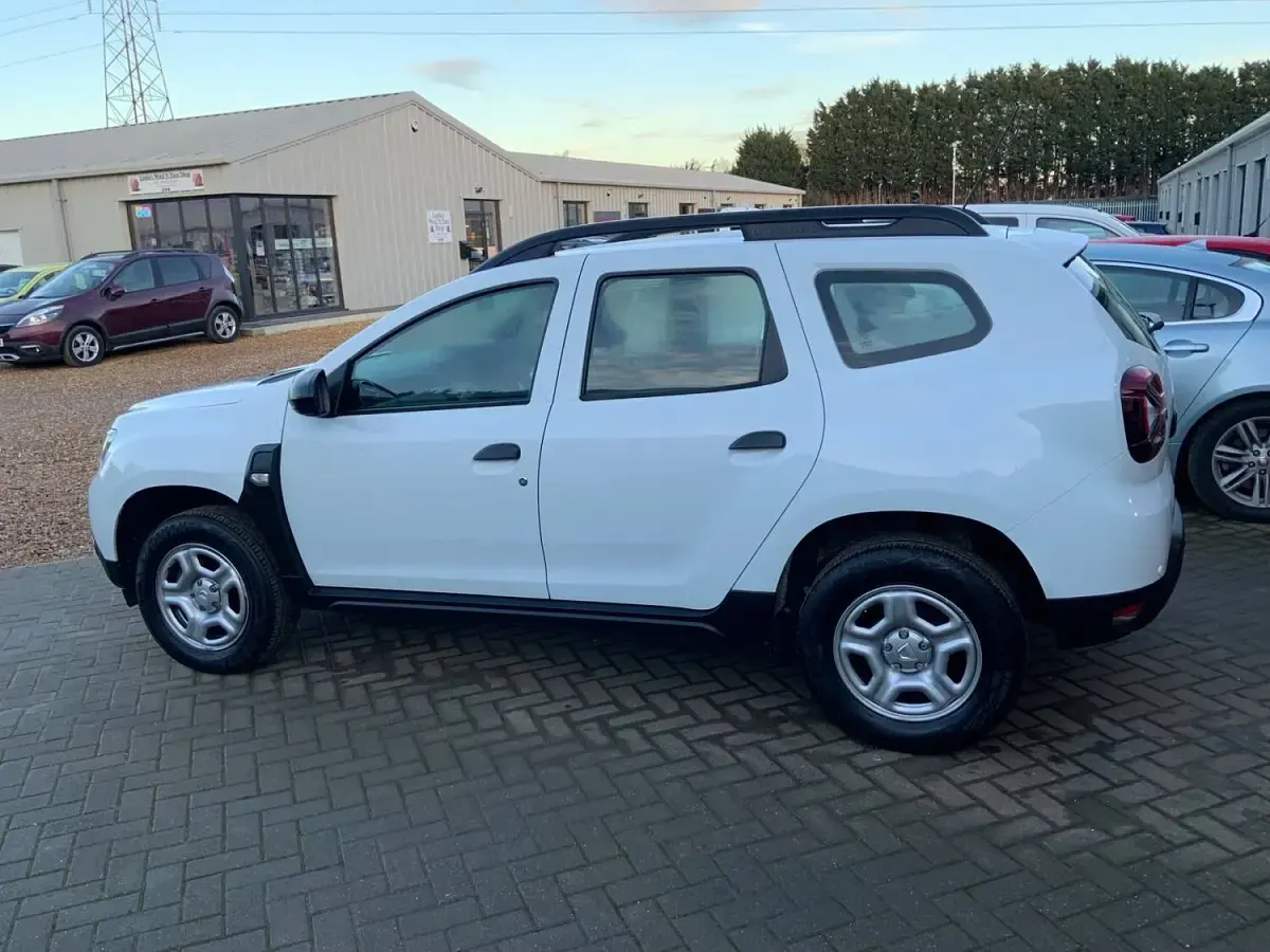 Used Dacia Duster Essentiel 90 HP (66 kW) 2021 White SUV