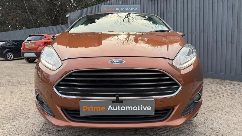 Usado Ford Fiesta Titanium 125 HP (91 kW) 2014 Amarelo Citadino