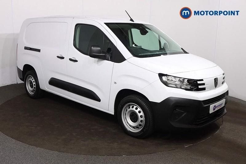 White Used 2024 Peugeot Partner MPV | £13,999 (Fair price) - Image 1/4